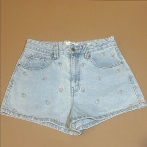 🌸 cotton:on beautiful floral Denim Jean shorts 🌸 Light wash with embroidery